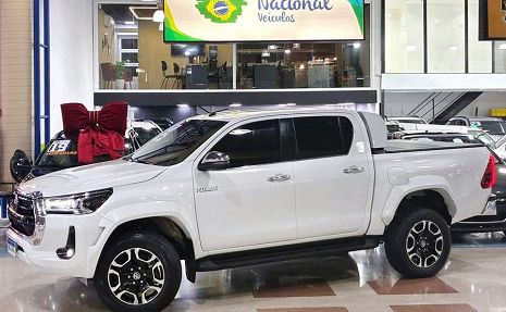 HILUX 2.8 SRX PLUS DIESEL 4X4 (23MIL KM) Branco - 2025 Km baixa!